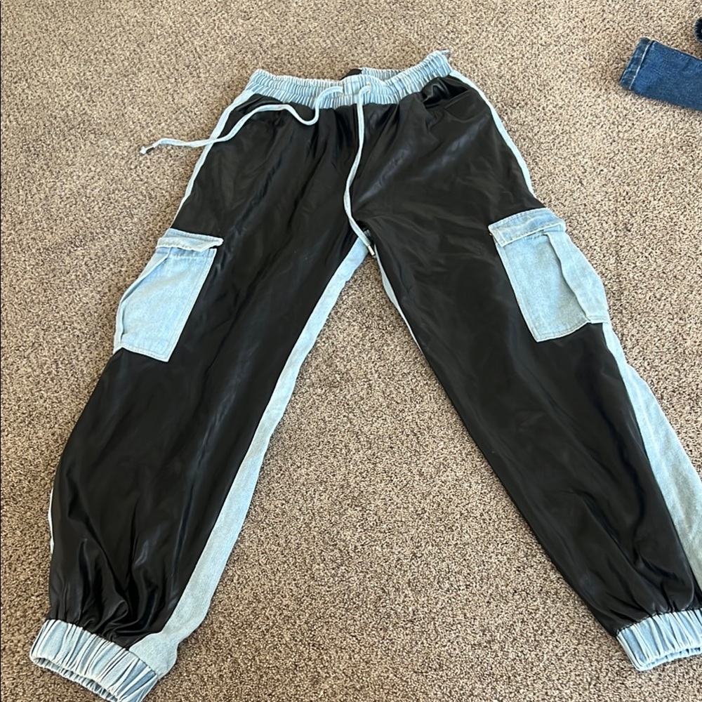 Black and Light Blue Women's Ankle & Cropped Jeans